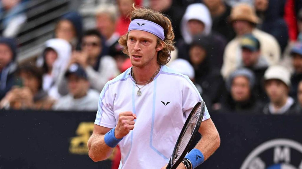 Un argentino número 122 elimina a Rublev, 6 del mundo