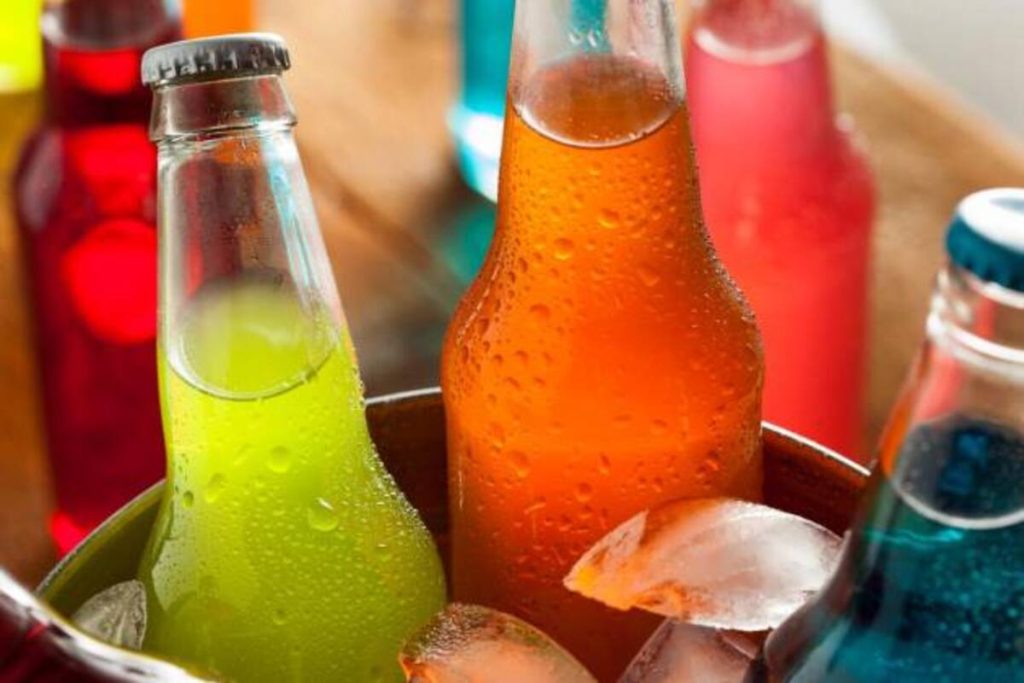 ONG afirma bebidas azucaradas causan más muertes que el crimen organizado en México