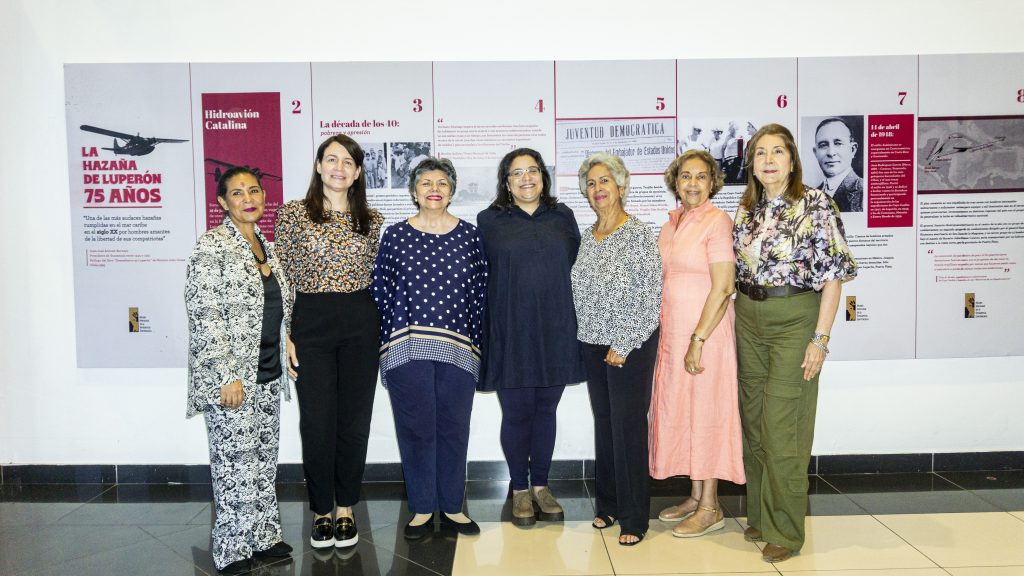 De izquierda a derecha, Patricia Solano, Rosanna Encarnación, Ileana ornes Rodríguez, Luisa De Peña, Noris González Mirabal, Ysabel Calderón, y Francis Pou de García.