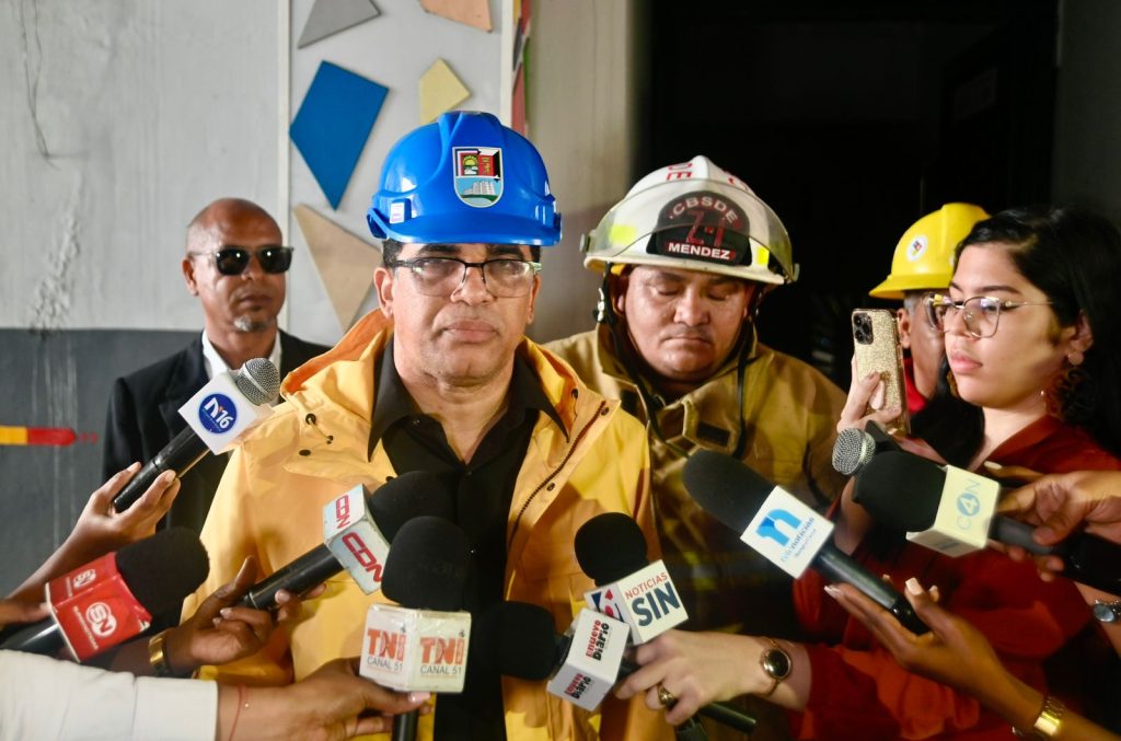 Alcalde Dio Astacio dispone cierre preventivo de la avenida España por altas olas