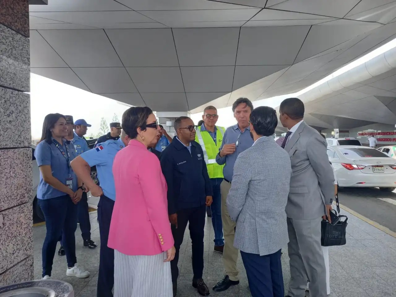 Víctor Pichardo inspecciona obras que realiza AERODOM en AILA