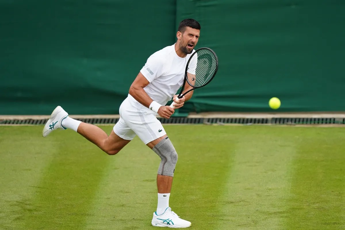 La rodillera de Djokovic, al borde de la ilegalidad en Wimbledon