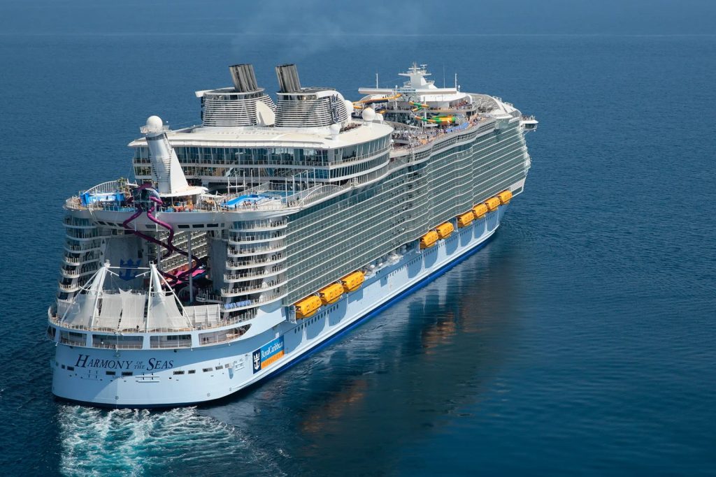 Navieras desvían y cancelan cruceros ante el avance del huracán Beryl por el Caribe
