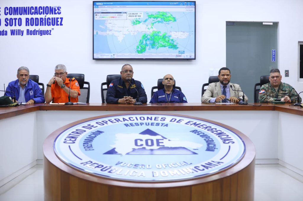 Huracán Beryl se acerca un poco al norte; aumenta lluvias y oleaje