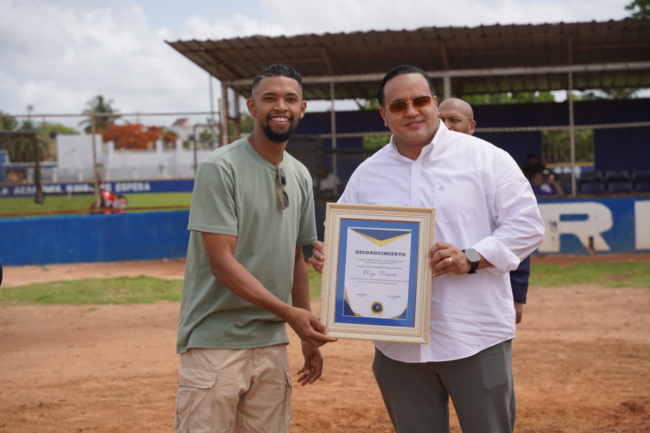 Liga de Béisbol Amateur SDE dedica segunda temporada a Elvys Duarte