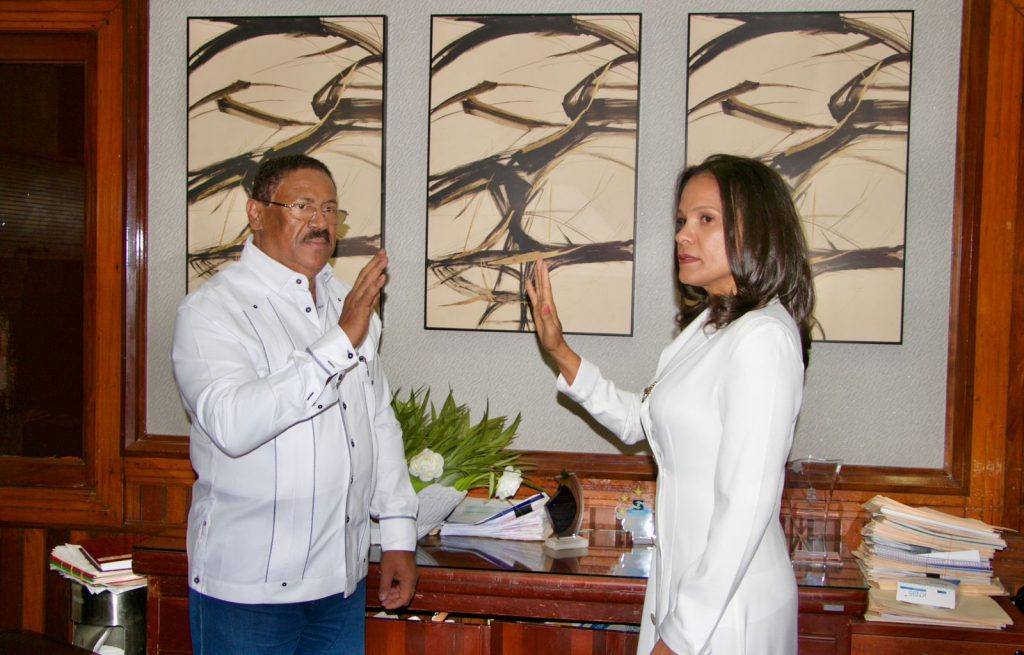 Juramentan nueva directora en Hospital Santo Socorro