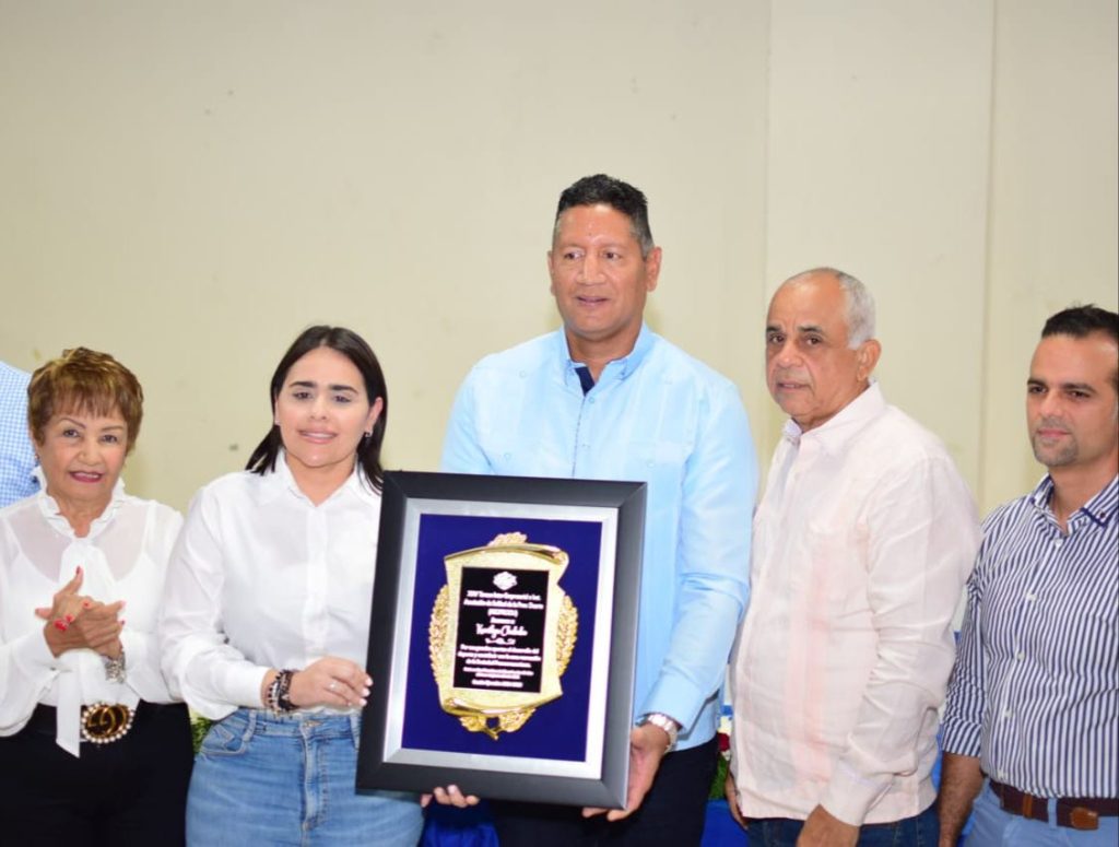 Karilyn Chabebe es reconocida por Asoprodu y la Interliga de Baloncesto de Cenoví por sus grandes aportes al deporte