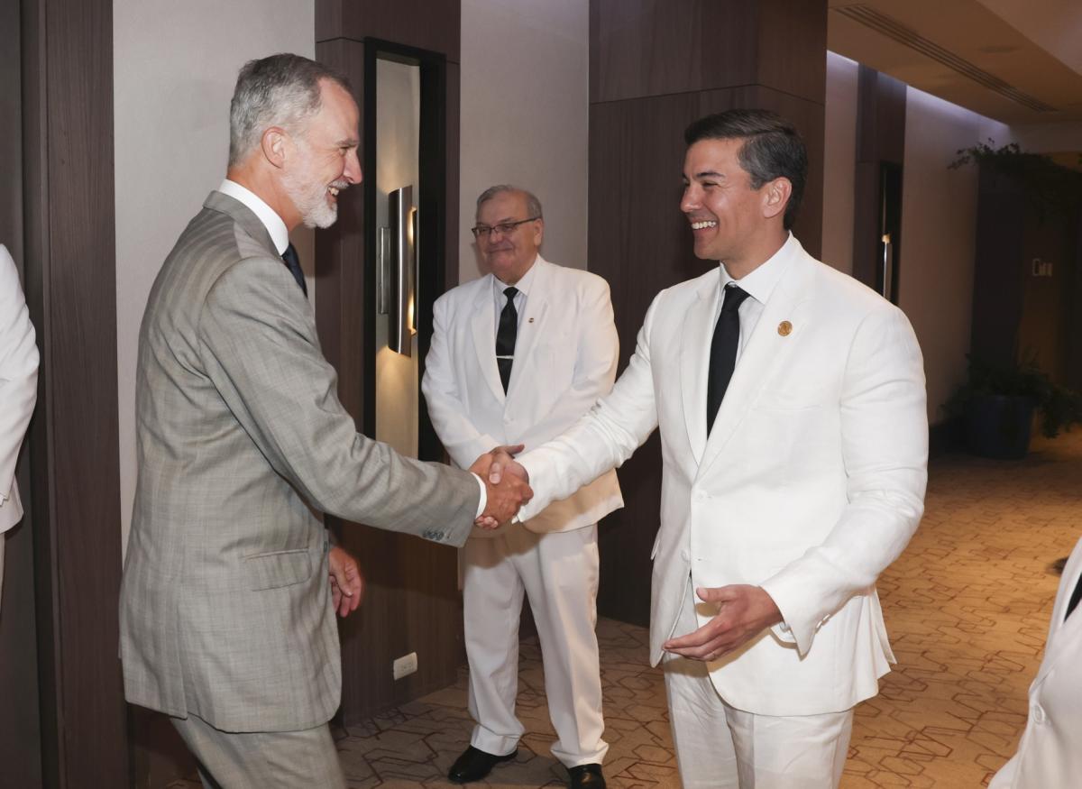 Peña se reúne con el rey de España, Abinader, Arévalo y delegados de EE.UU. en Santo Domingo