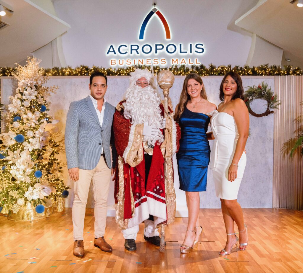 Ángel Medina, Santa Claus, Patricia Ramela y Miosotis Rossi