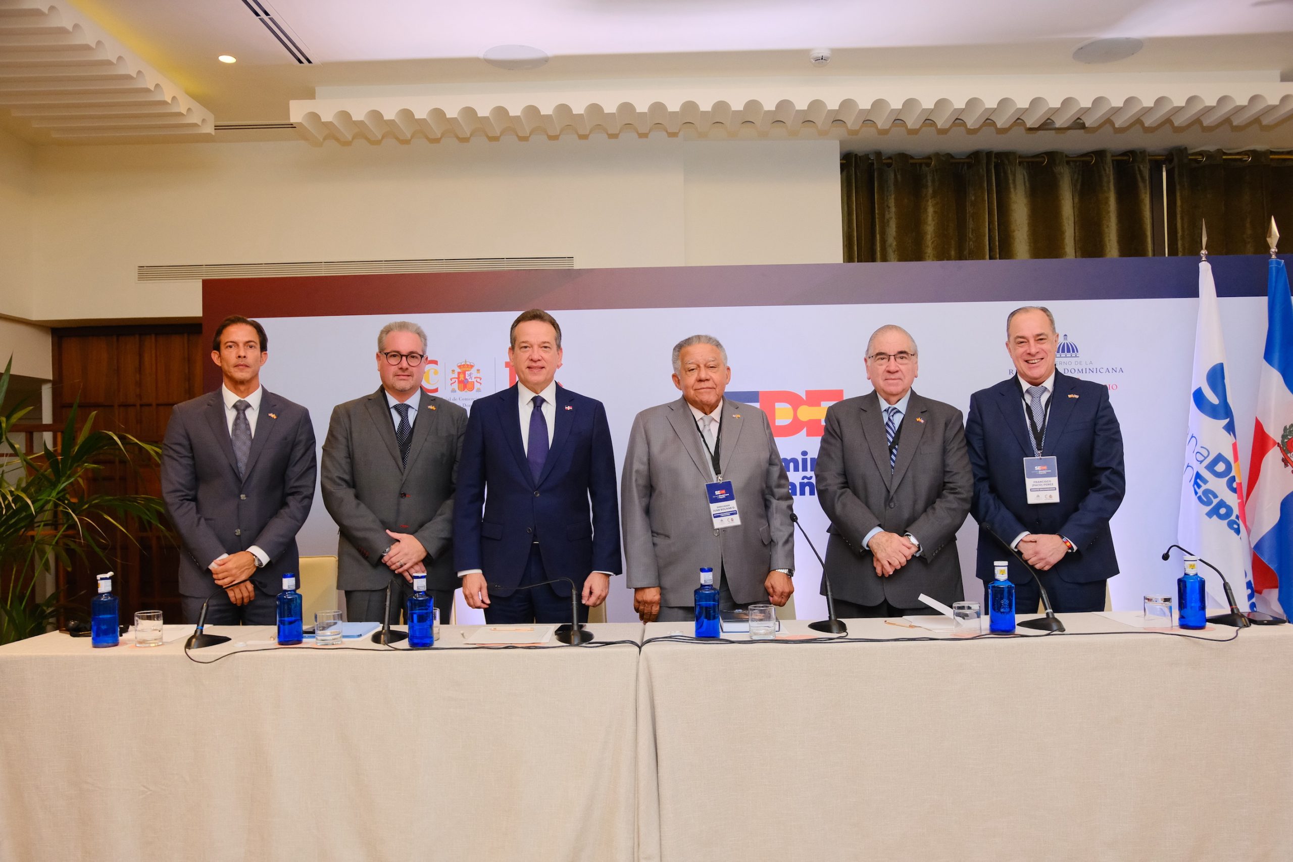 José Maldonado, Manuel García Troncoso, Víctor Bisonó, Juan Bolívar, Manuel García Arévalo y Francisco Pérez