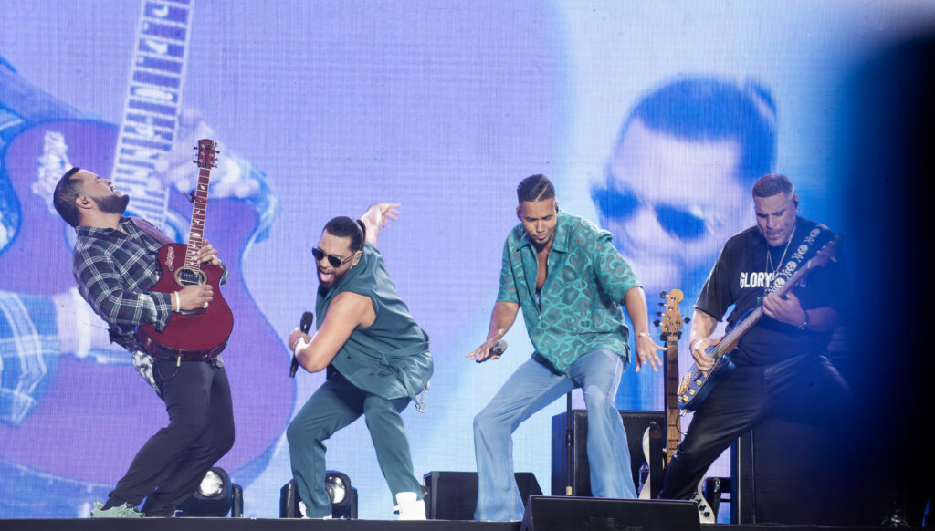 Lenny, Henry, Romeo y Max, miembros de Aventura.