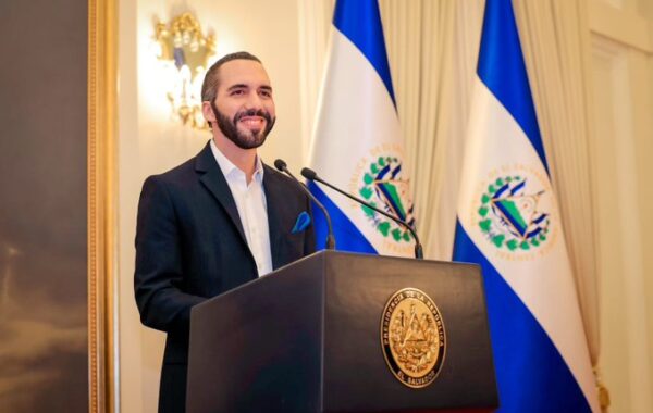 Bukele dice que le gustaría seguir «diez años más» gobernando en El Salvador