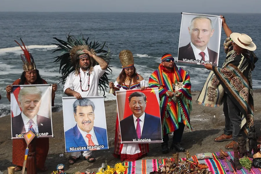 Un grupo de chamanes peruanos predice que Maduro abandona el poder en Venezuela en 2026