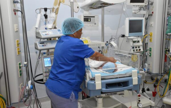 Gobierno dice que se reduce en 16 % la mortalidad neonatal en 2025, según datos del SNS