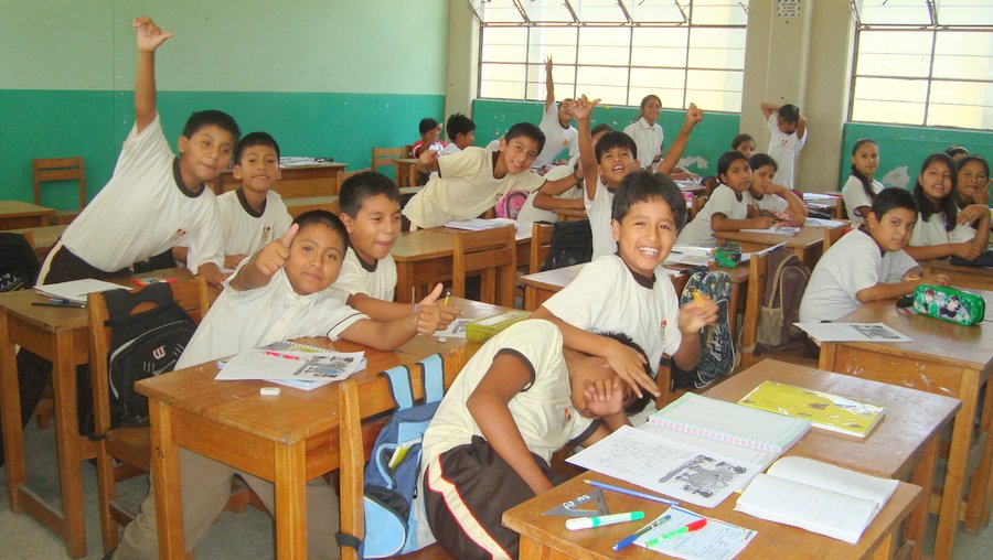 Perú evalúa expulsar a los alumnos violentos de las escuelas