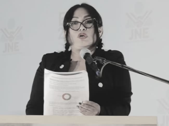 Asesinan a balazos a candidata y periodista en Perú durante actividad de campaña