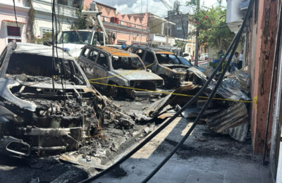 Incendio en la Zona Colonial deja afectadas viviendas, comercios y vehículos