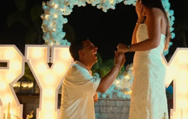 Tito El Bambino sorprende a su novia con romántica propuesta