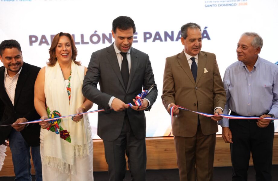 Roberto Ángel Salcedo inaugura los pabellones de la FILSD 2026