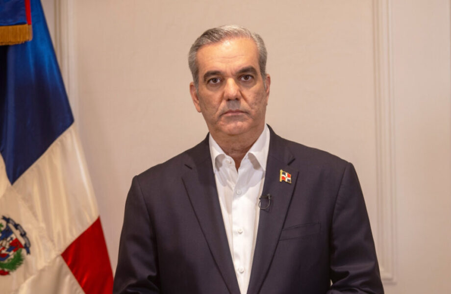 Abinader recorre a pie calles de Nueva York durante su trayecto hacia la Asamblea General de la ONU