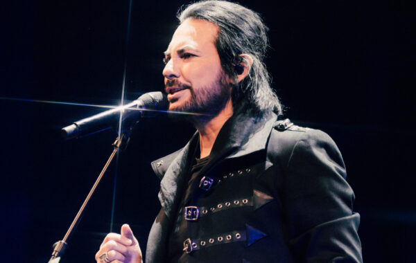 Todo listo para que Beto Cuevas presente su espectáculo “Acústico” por primera vez en Santiago