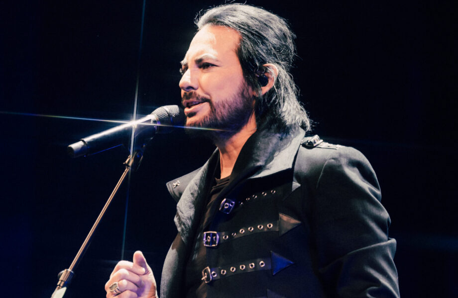 Todo listo para que Beto Cuevas presente su espectáculo “Acústico” por primera vez en Santiago