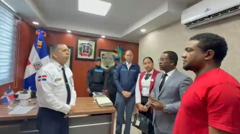 Ante intensa persecución policial, se entrega “Cachón”, señalado en intento de asalto a remesadora en Azua