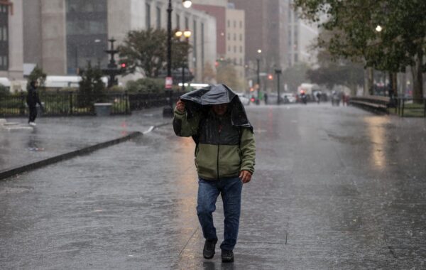 Nueva York y el noreste de EE.UU. se preparan para tormenta con fuertes lluvias y vientos