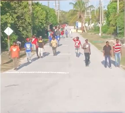 Residentes de Bávaro-Punta Cana denuncian que haitianos pasan la noche en zonas boscosas