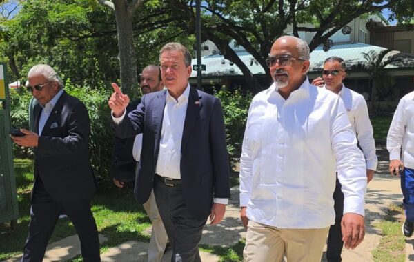 Ministro Bisonó se reúne con lideres del sector comercio en Dajabón tras reunión con autoridades haitianas
