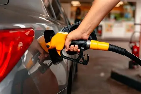 Los combustibles vuelven a subir: Gobierno aumenta entre nueve y cinco pesos