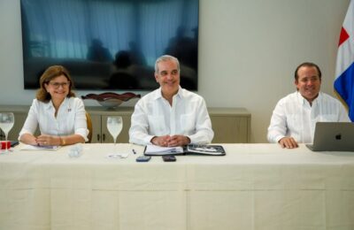 Abinader revisa en Santiago proyectos de infraestructura y necesidades de los municipios