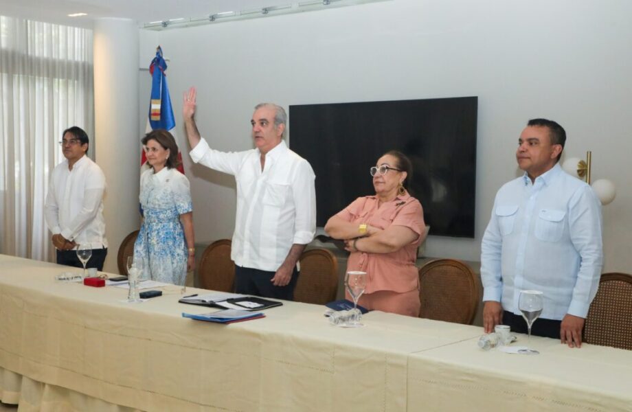 Presidente Abinader juramenta voluntariado del Hospital Periférico Monte Adentro, Santiago