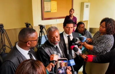 Aplazan coerción de acusado de apuñalar joven en Serrallés porque esposa salía de prisión