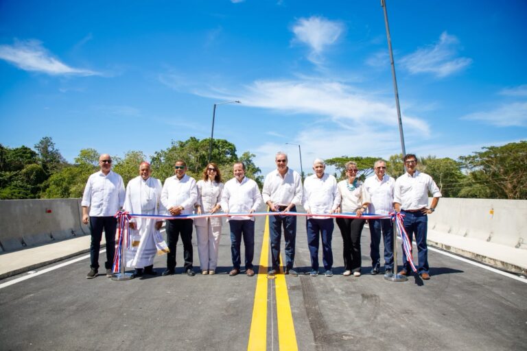 Gobierno entrega nuevo puente sobre el río Camú y restablece conexión entre Santiago y Puerto Plata