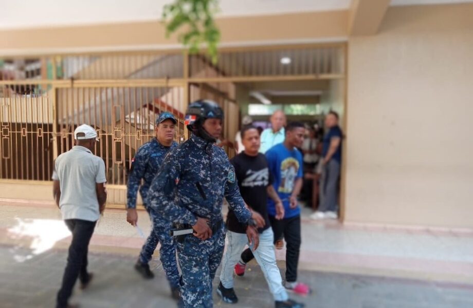 Tribunal aplaza por segunda vez coerción a acusados de asaltar Caribe Express en Azua
