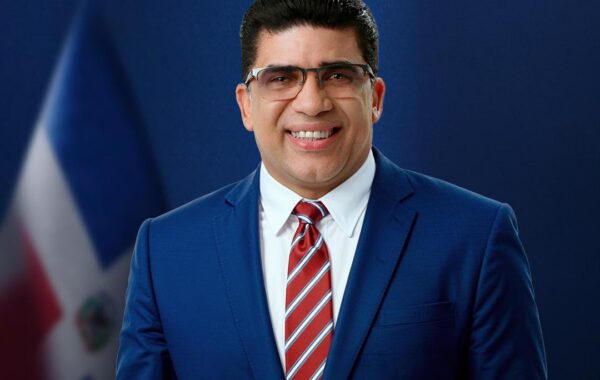 Dío Astacio irrumpe como favorito al Senado: alcanza 49.4 % y aventaja por 38 puntos
