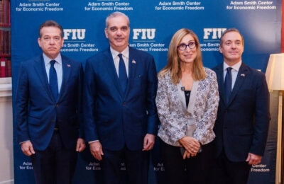 Abinader presenta al país ante empresarios internacionales como destino competitivo para nuevas inversiones