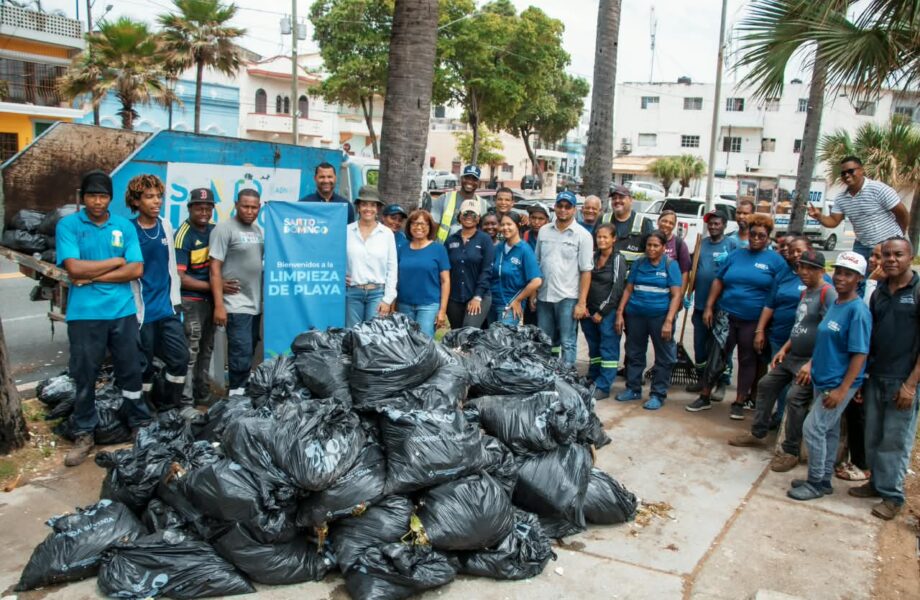 Alcaldía del DN conmemora el Día Internacional de la Limpieza de Playas interviniendo playa San Gil y cañada en Arroyo Hondo