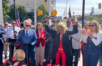 El merengue típico hace historia en New Jersey: Fefita La Grande recibe su propia calle