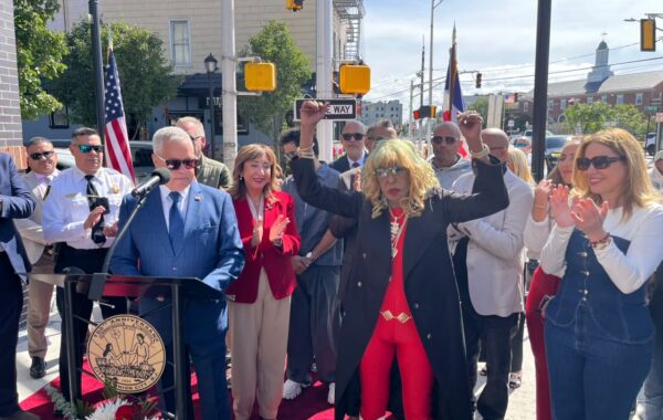 El merengue típico hace historia en New Jersey: Fefita La Grande recibe su propia calle