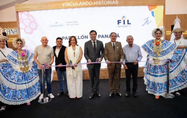 Roberto Ángel Salcedo inaugura los pabellones de la FILSD 2026