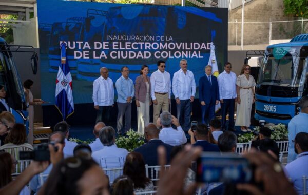 Presidente Abinader y ministro Collado inauguran la Ruta de Electromovilidad en Ciudad Colonial