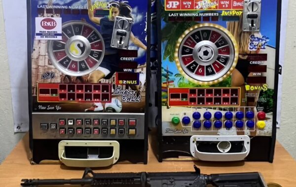 Policía ocupa armas de fuego, máquinas tragamonedas y mercancías de contrabando durante operativos en Baní
