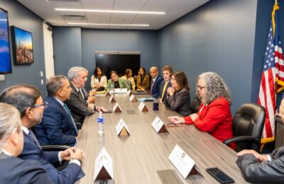 Abinader se reúne con autoridades y diáspora dominicana en Nueva York