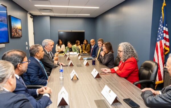 Abinader se reúne con autoridades y diáspora dominicana en Nueva York