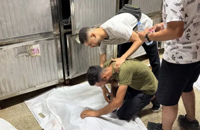 Israel mata a 5 personas en un ataque contra un vehículo de transporte de viajeros en Gaza
