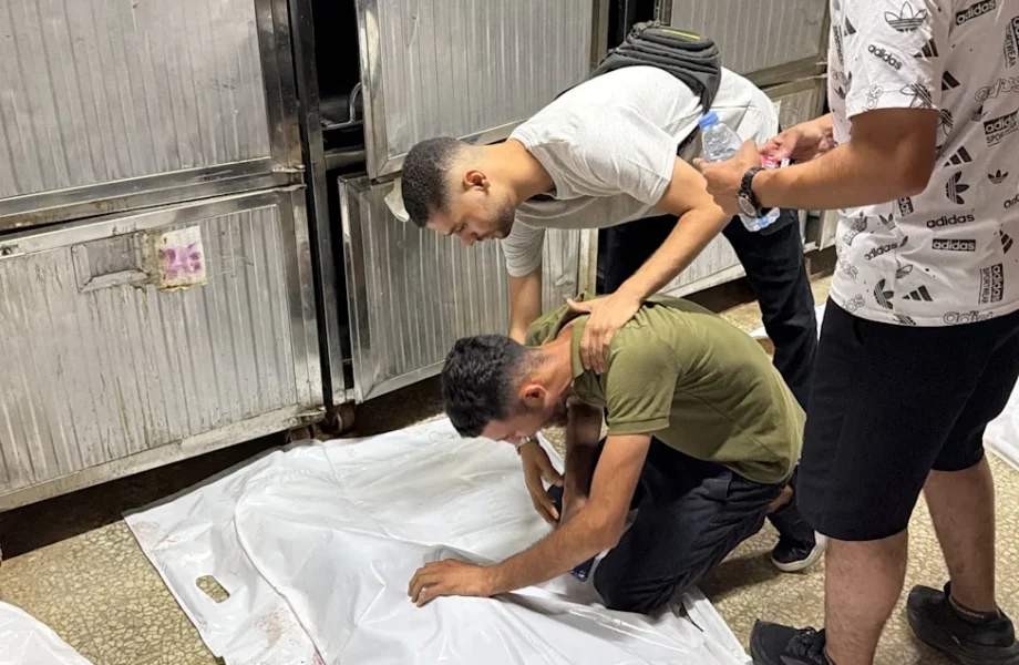 Israel mata a 5 personas en un ataque contra un vehículo de transporte de viajeros en Gaza