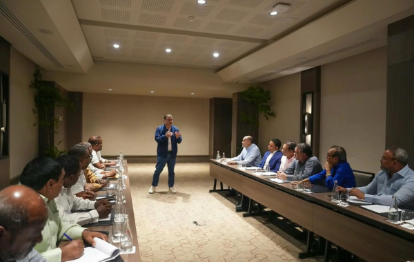Gobierno y transportistas analizan medidas para mitigar impacto del alza de combustibles