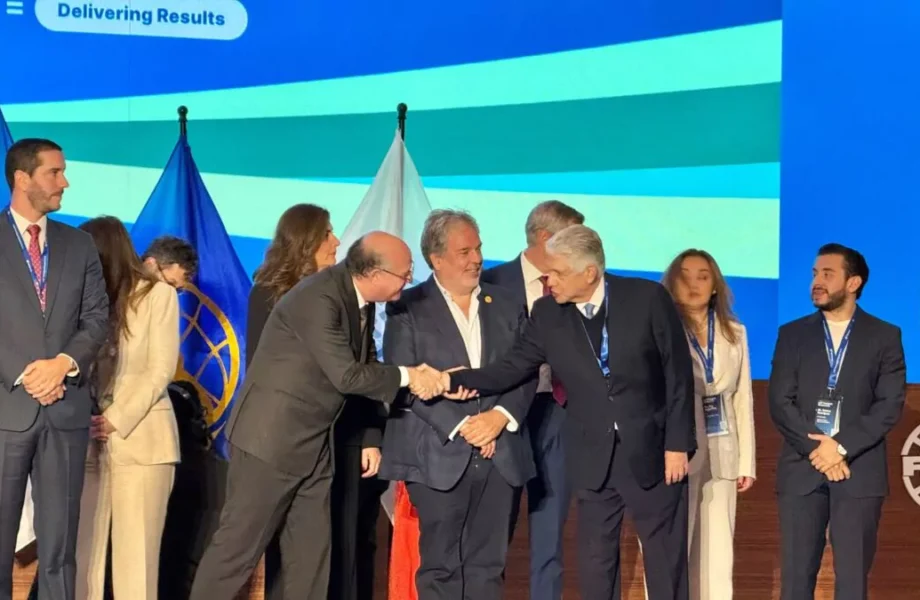 Eduardo Estrella destaca inversión dominicana en carreteras y puentes ante 17 países
